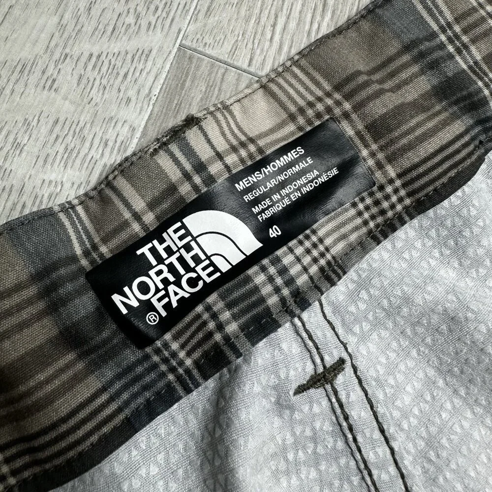 North Face Shorts Mens 40 Green Black Plaid Hiking Outdoor Cargo Performance Zip